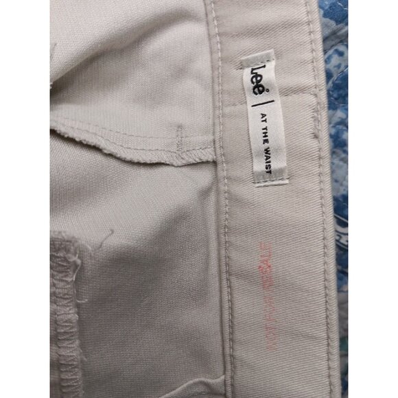 Lee Relaxed Straight At The Waist Shorts Womens 10 M Tan Pleated Walking - Picture 5 of 7